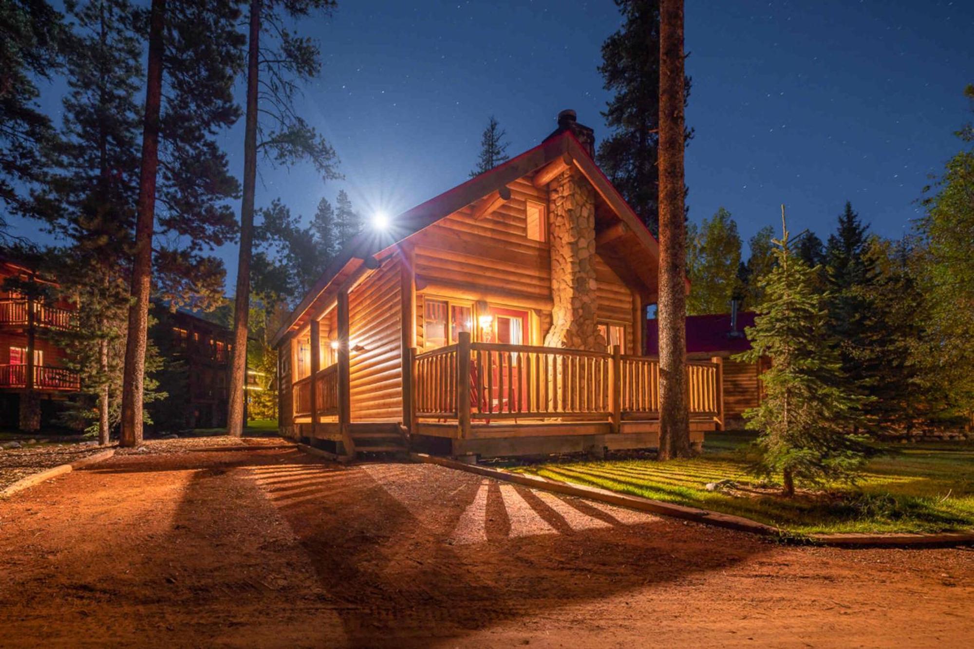 Hotel Baker Creek By Basecamp Lake Louise Zewnętrze zdjęcie