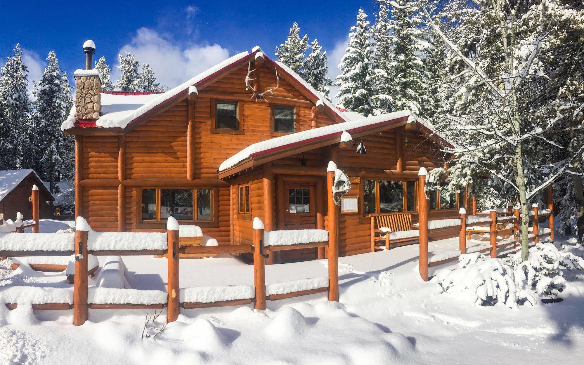 Hotel Baker Creek By Basecamp Lake Louise Zewnętrze zdjęcie